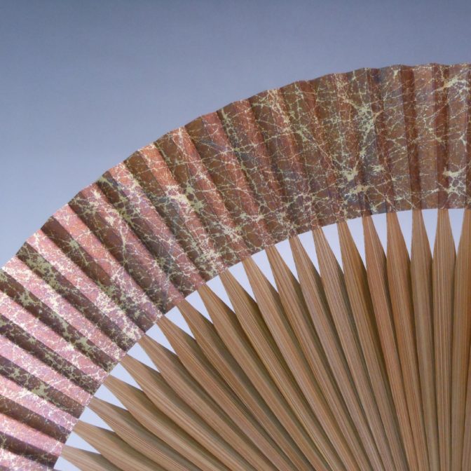 箔動　扇子 京扇子 燻 pattern momi 短地 #2 箔動シリーズ | 京扇子｜金彩