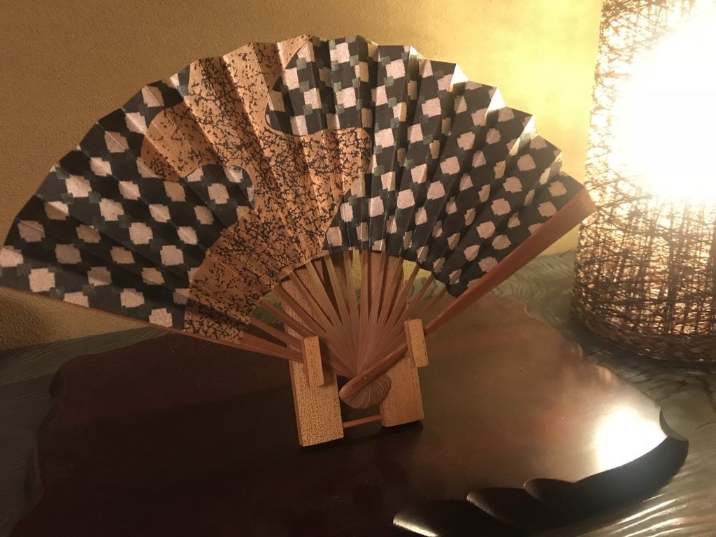 京扇子 米原康人 市松 箔押し