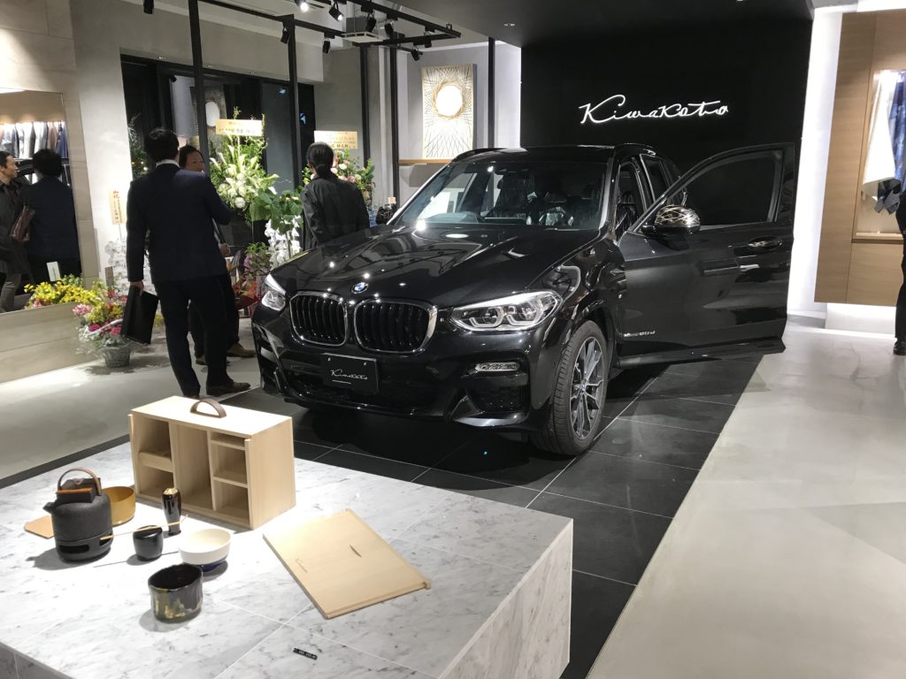 キワコト 店内 外車