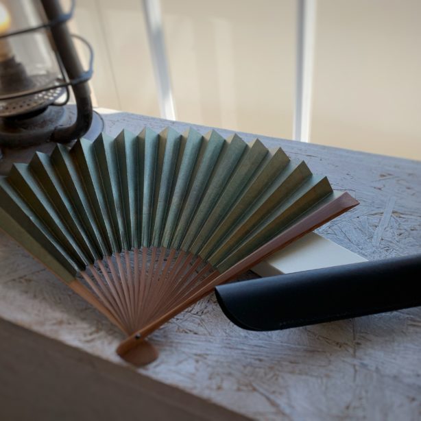 ギフトにも。革の扇子入れと燻 pattern muji #1.2.3