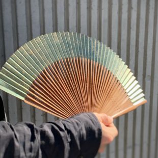 京扇子 燻  pattern momi  短地 #2 箔動シリーズ